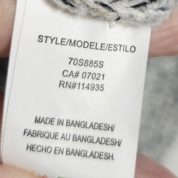 Like new, sweater ✨️ Size small - Picture 7 of 11